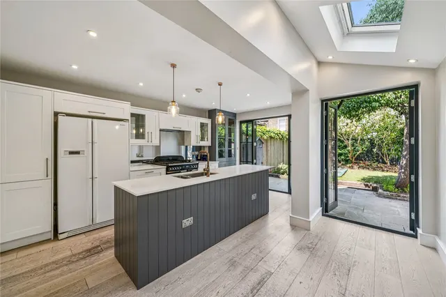 5 bedroom house, Dault Road, London, SW18