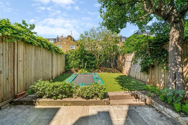 Dault Road, London, SW18, photo 2