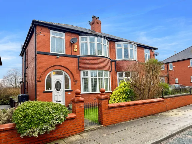 Seedfield Road, Walmersley, Bury, photo 1
