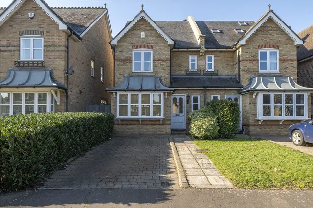 Harvey Drive, Hampton, TW12 2FB, photo 1