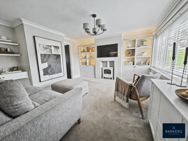 Photo 3 — Southcroft Avenue, Birkenshaw BD11 2DD