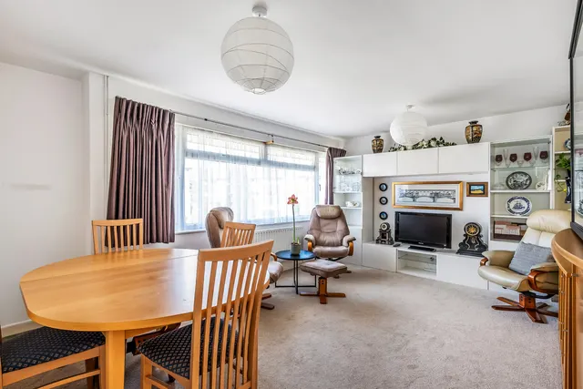 Master Close, Oxted, RH8, photo 2