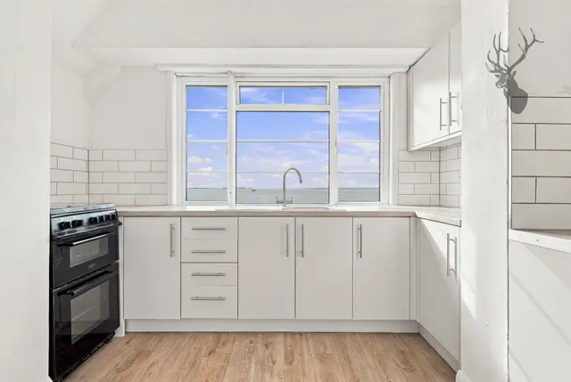 Chalkwell Esplanade, Westcliff-On-Sea, SS0, photo 3