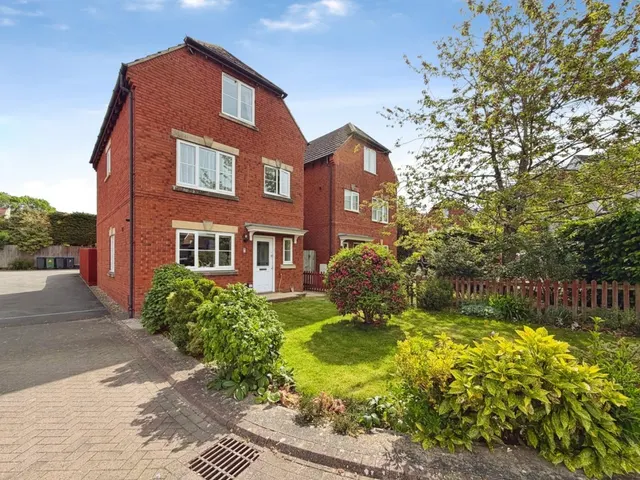 Lansdowne Close, Dilton Marsh, photo 1