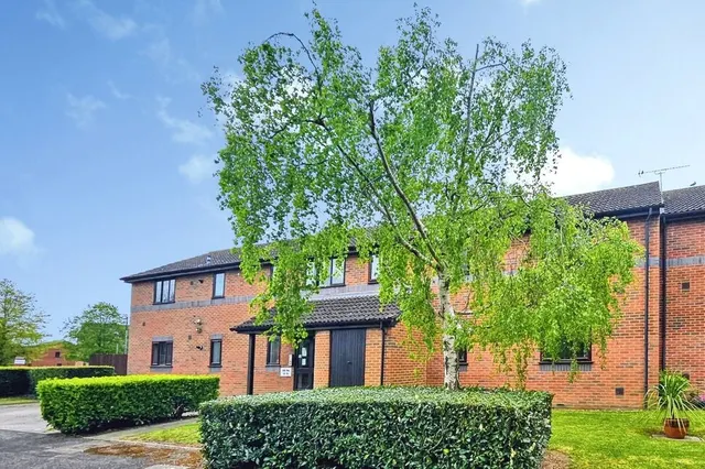 Woodfall Drive, Crayford, DA1, photo 1