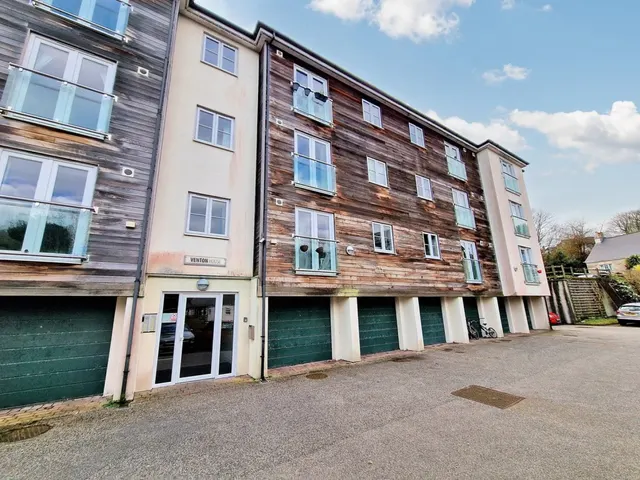 1 bedroom flat, Venton House, Treveth, TR10