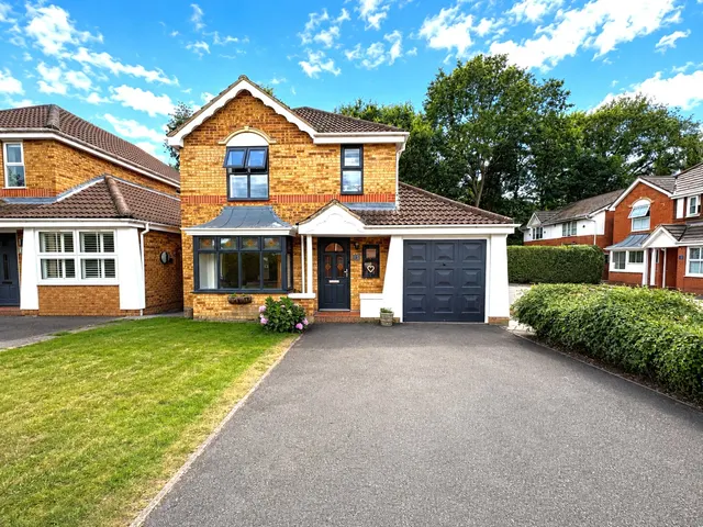 Derry Close, Ash Vale, Surrey, GU12 5SR, photo 1