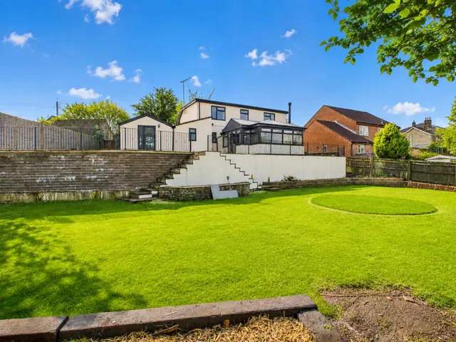 Blue Rock Crescent, Bream, GL15, photo 1