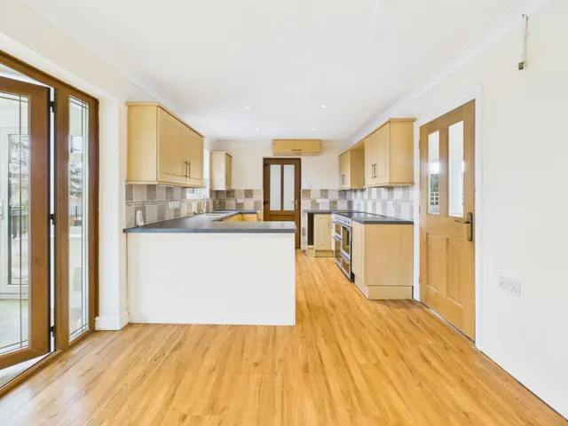 Blue Rock Crescent, Bream, GL15, photo 2