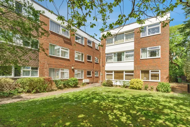 St Andrews Gardens, Worthing, BN13, photo 1
