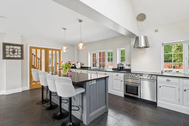Photo 3 — Henley Road, Marlow SL7 2BZ