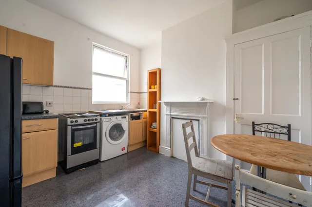 Photo 3 — 160 First Floor Flat, Harold Road