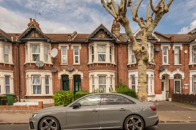 160 First Floor Flat, Harold Road, photo 1