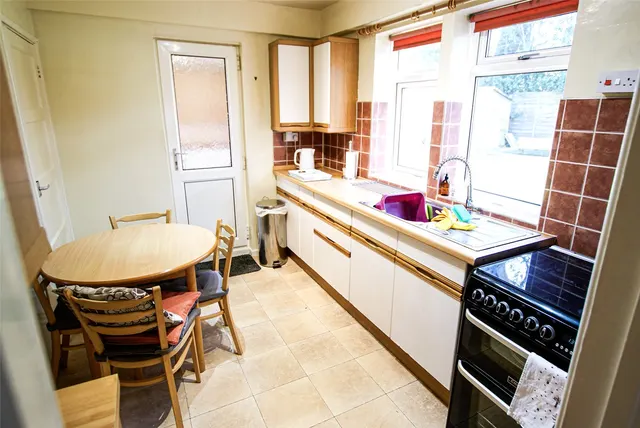 Photo 3 — Weir Road, Hartley Wintney, Hook, Hampshire, RG27 8EP