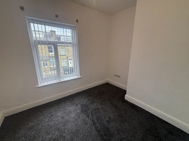 Corby Street, Huddersfield, HD2, photo 3