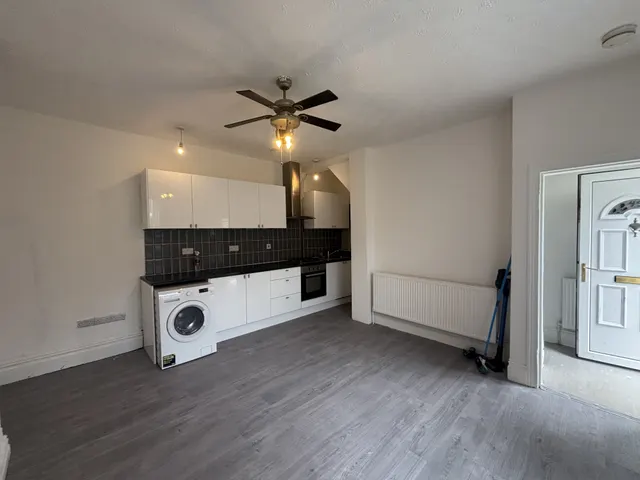 Corby Street, Huddersfield, HD2, photo 2