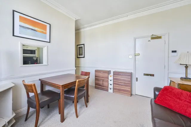 29 Warwick Mansions, Cromwell Crescent, London, photo 1