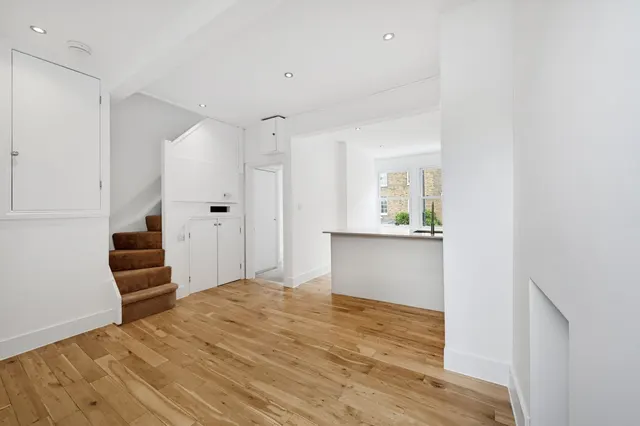 Photo 3 — New Kings Road, Fulham, London, SW6 4RJ