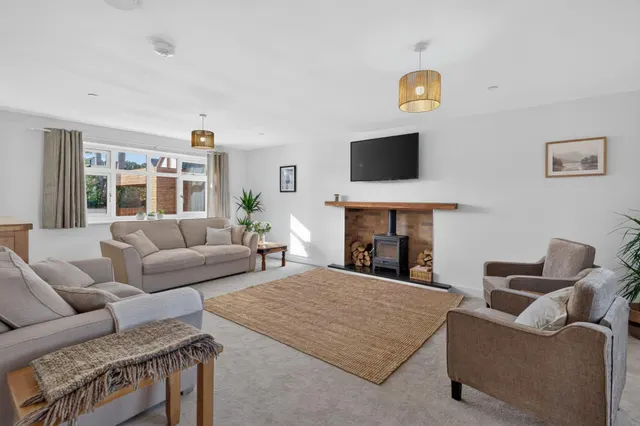 Michaels Walk, Cosheston, SA72, photo 2