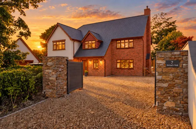 Michaels Walk, Cosheston, SA72, photo 1