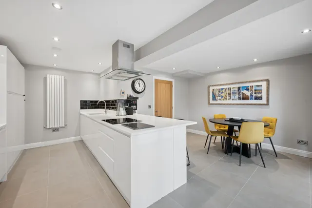 Curzon Mews, Wilmslow, photo 2