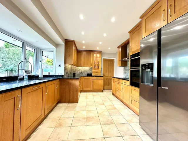 Photo 3 — 78a Little Bushey Lane, Bushey, Bushey, WD23 4SE