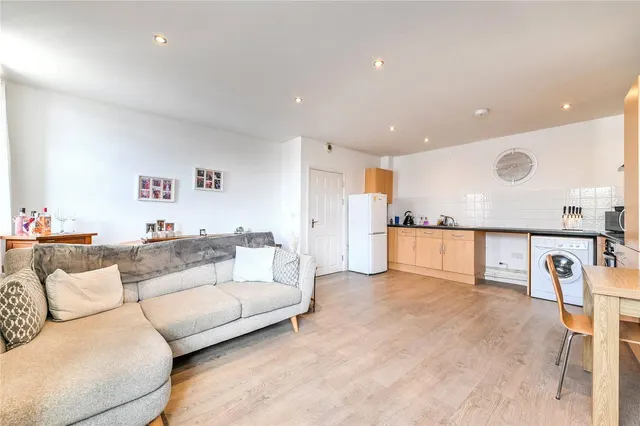 Dover Road East, Northfleet, DA11, photo 2