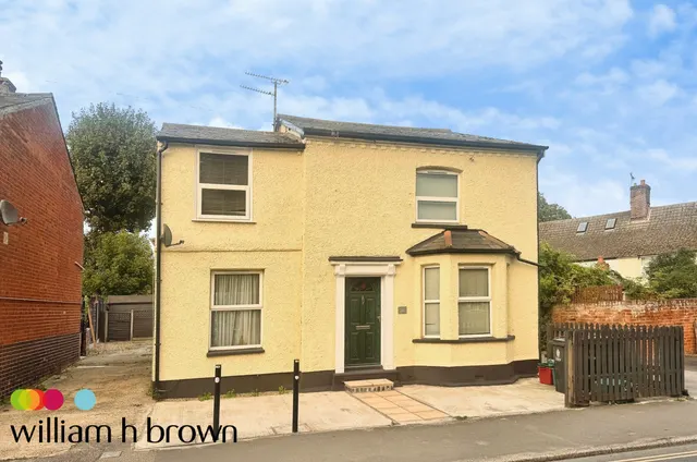 High Street, Thorpe-le-Soken, CO16, photo 1