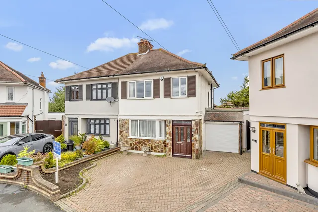 Lynwood Close, Romford, RM5, photo 1