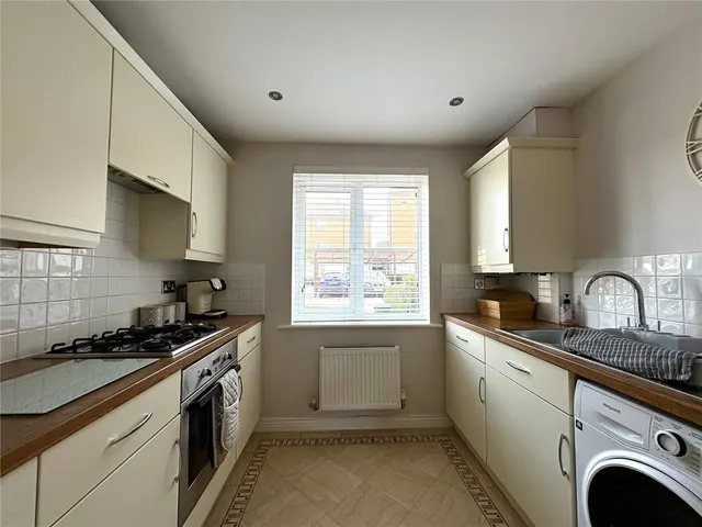 Photo 3 — Sachfield Drive, Chafford Hundred, Grays, Essex, RM16