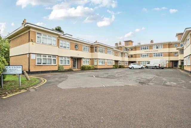 Lincoln Close, LONDON, photo 1