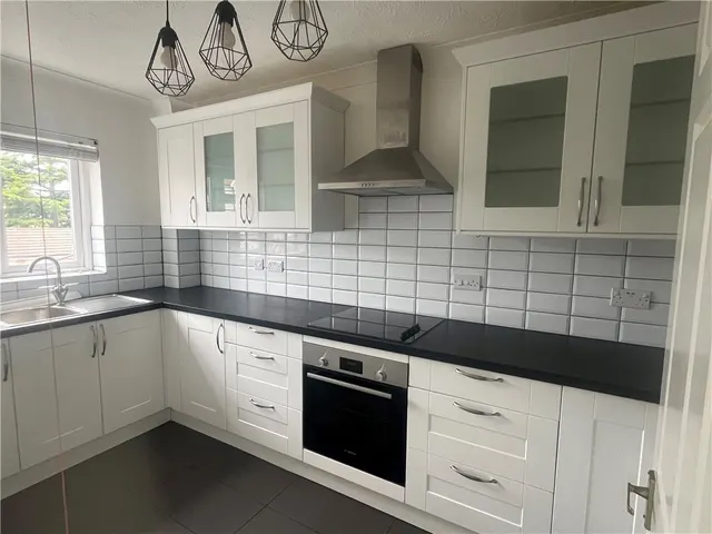 Photo 3 — Peregrine Gardens, Croydon, Surrey, CR0