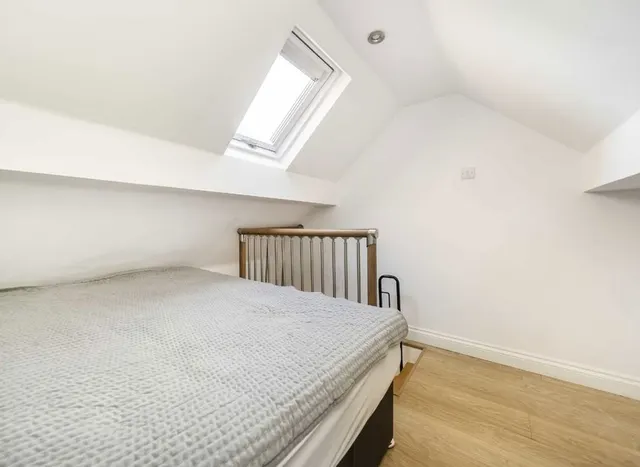 Photo 2 — Kinderton Close, Southgate, N14