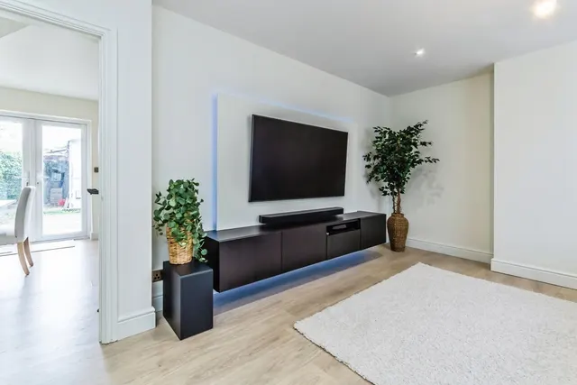 Photo 3 — Homestead Way, New Addington, Surrey, CR0