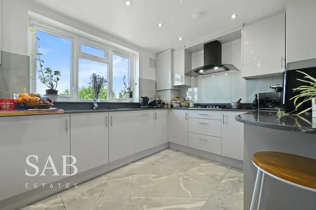 Britten Drive, Southall, UB1, photo 3