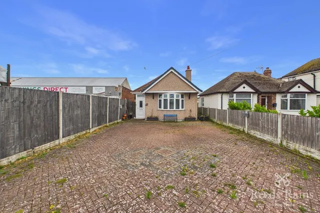 Victoria Road West, Prestatyn, LL19, photo 1