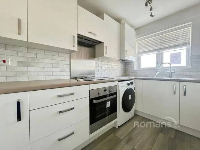 Little Acres Place, Badshot Lea, GU9, photo 2