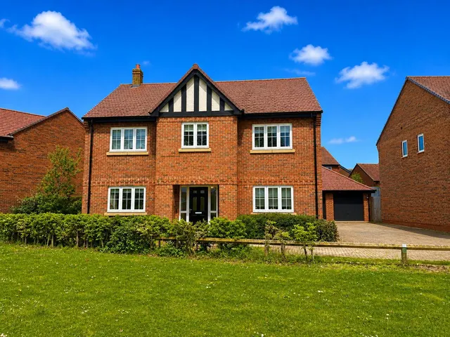 Fleming Drive, Lichfield, WS13, photo 1