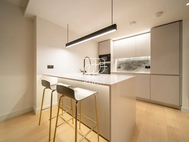 Fountain Park Way, London, W12, photo 1