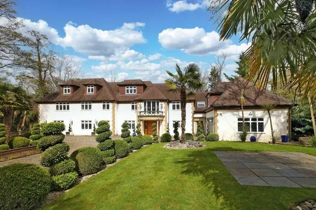 Fulmer Drive, Gerrards Cross, SL9, photo 1