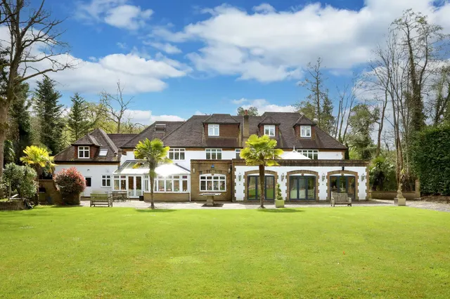 Fulmer Drive, Gerrards Cross, SL9, photo 2