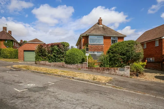 Godley Road, Harnham, Salisbury, Wiltshire, SP2 8EQ, photo 1
