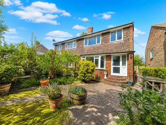 Framfield Road, Buxted, Uckfield, TN22 4LF, photo 1