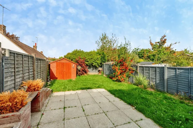 Winchester Road, Crawley, RH10, photo 3