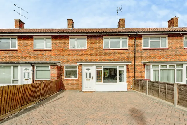 Winchester Road, Crawley, RH10, photo 1