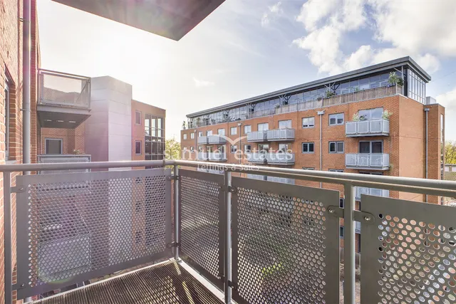 Photo 3 — 4 Chapter Way, Colliers Wood, SW19 2RZ