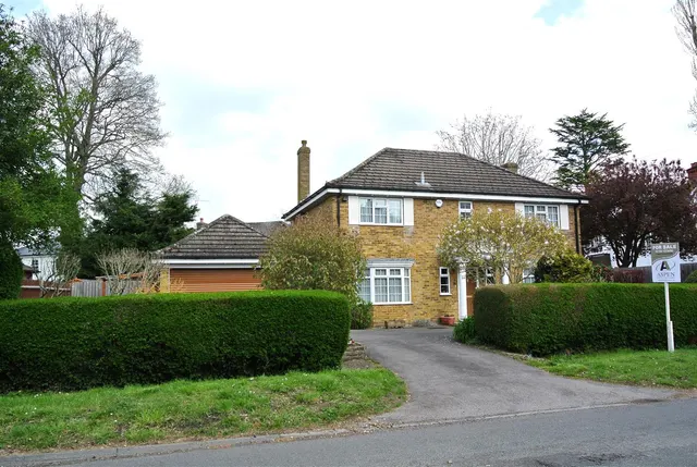 Barley Mow Road, Englefield Green, Surrey, TW20 0NT, photo 1