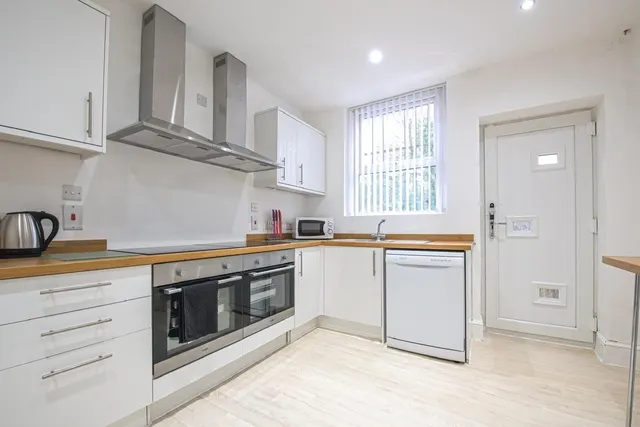 Upper Town Street, LS13, photo 1