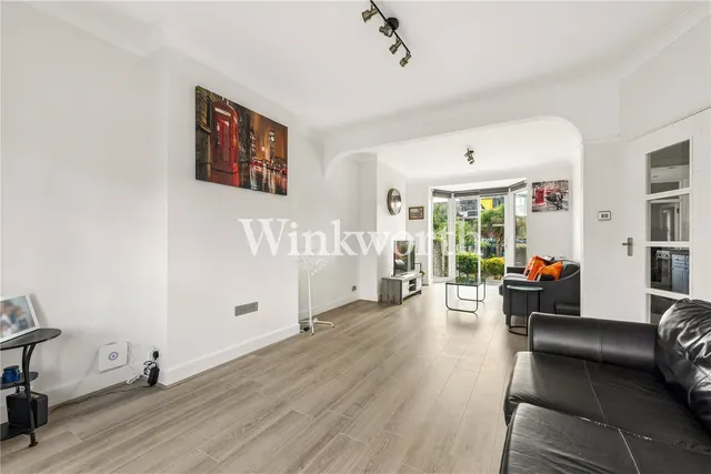 Ash Grove, London, N13, photo 1