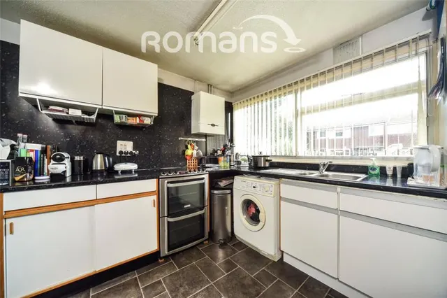 Hawkins Way, Wokingham, RG40, photo 3
